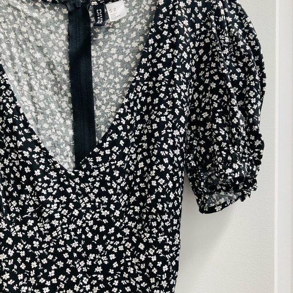 Floral Short Sleeve H&M Dress - Picture 4 of 4